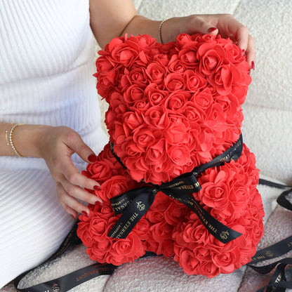 Декоративно мече от рози – уникален подарък за специален човек